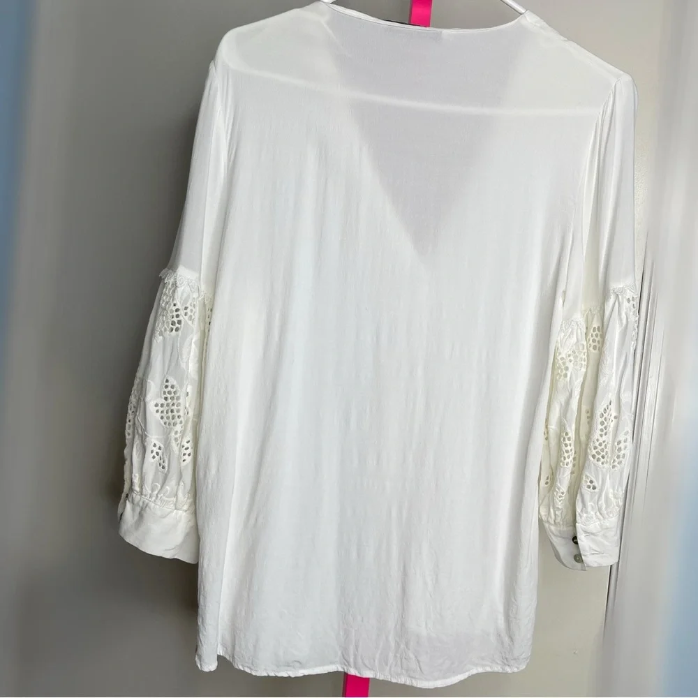 Zara Cream Button Down Eyelet Puff Sleeve Blouse size medium